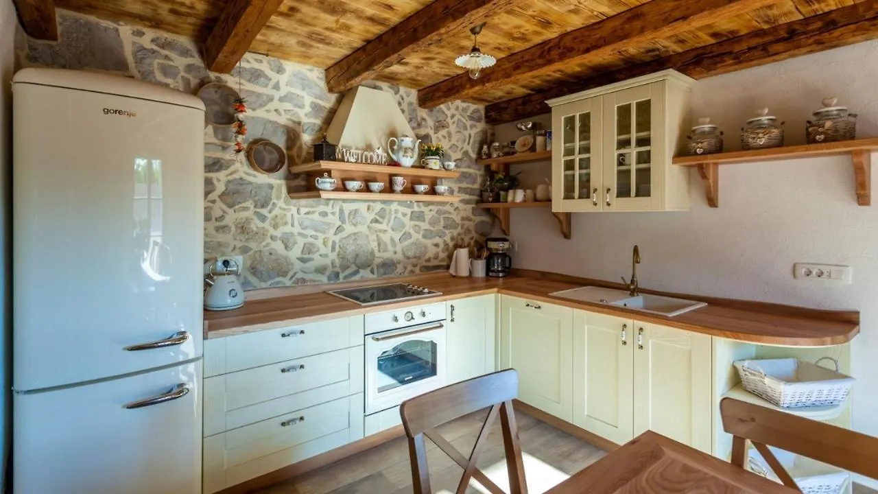 Villa Lusa Bajcici 0*,  Croatia