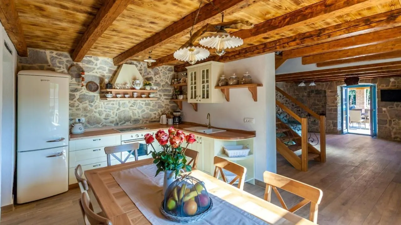Villa Lusa Bajcici 0*,  Croatia